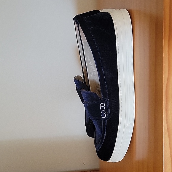 Boden Navy Blue Velvet Slip-ons Size 39 8-8.5 - Picture 2 of 5